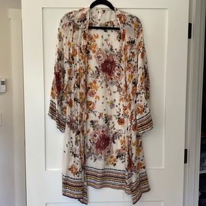 Long sleeved Kimono, size medium, good condition